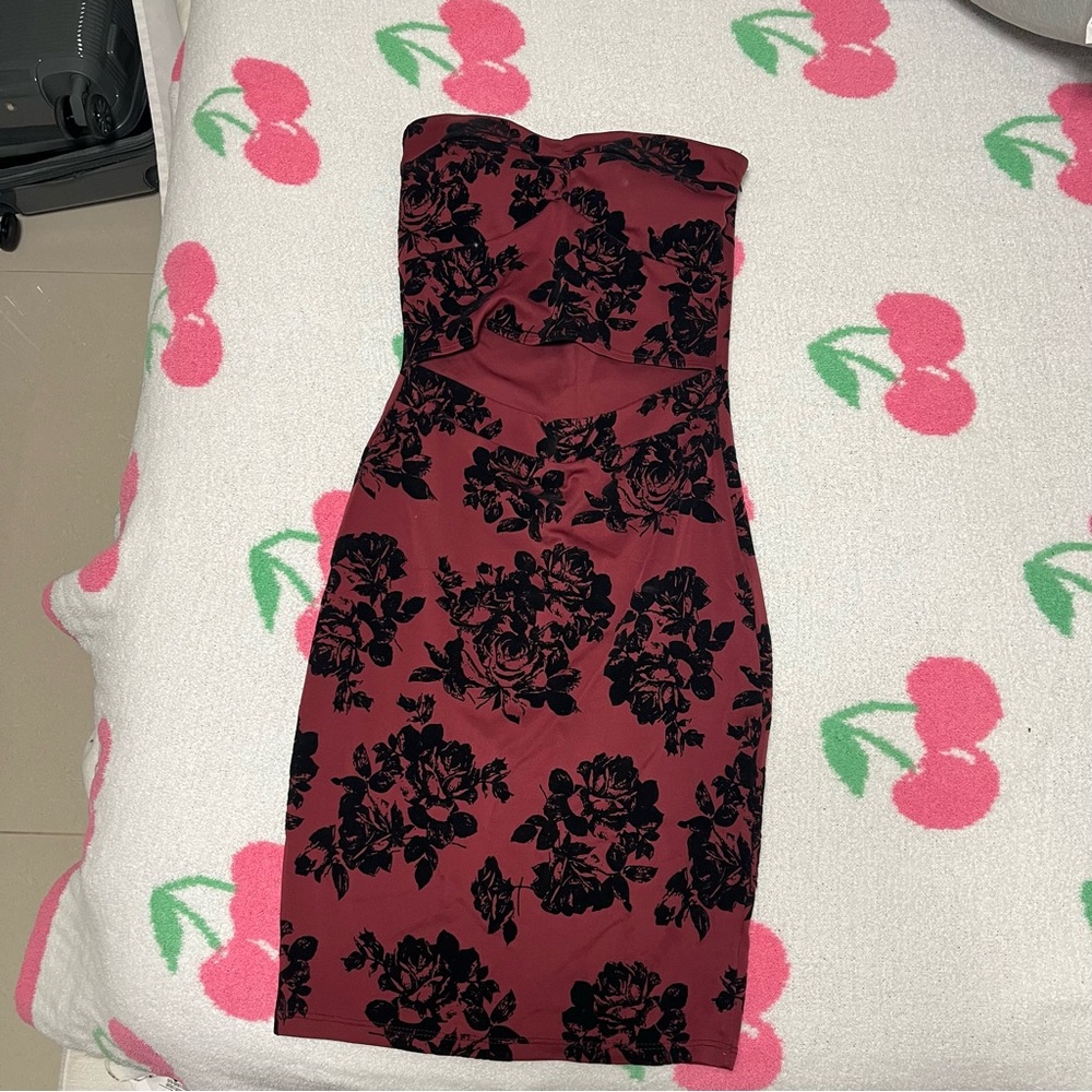 “Just Me” Strapless Cutout Bodycon Maroon & Black Roses Dress